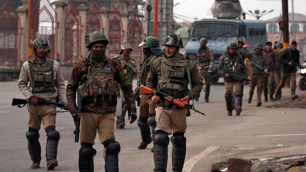 A photo showing uniformed troops in Kashmir.